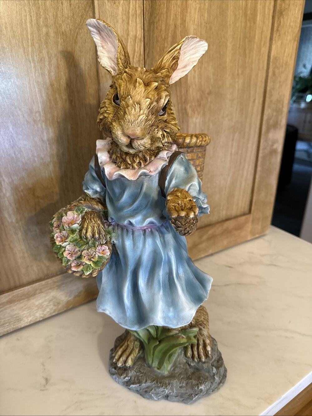Chrisdon Rabbit Figurine Resin Basket